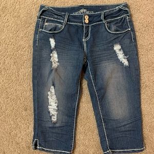 Almost Famous Bermuda shorts